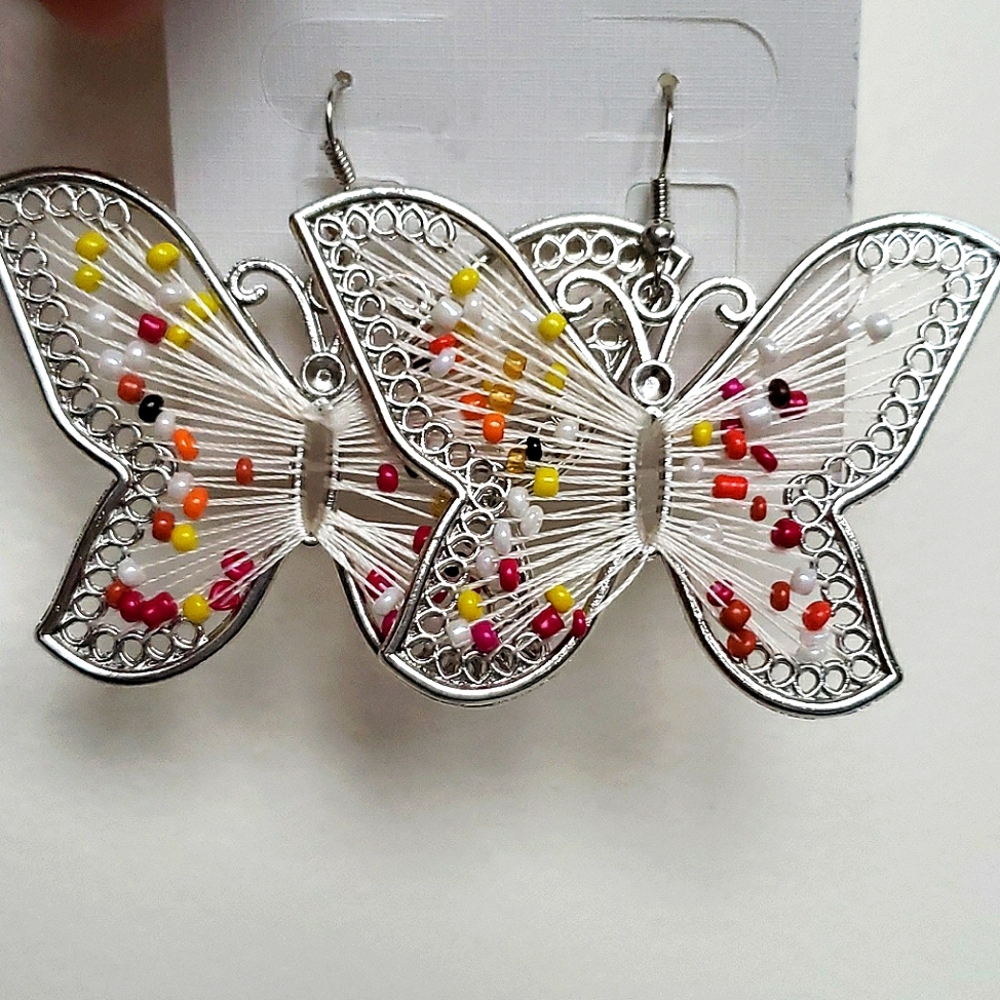 Butterfly beaded wire earings - Picture 3 of 3